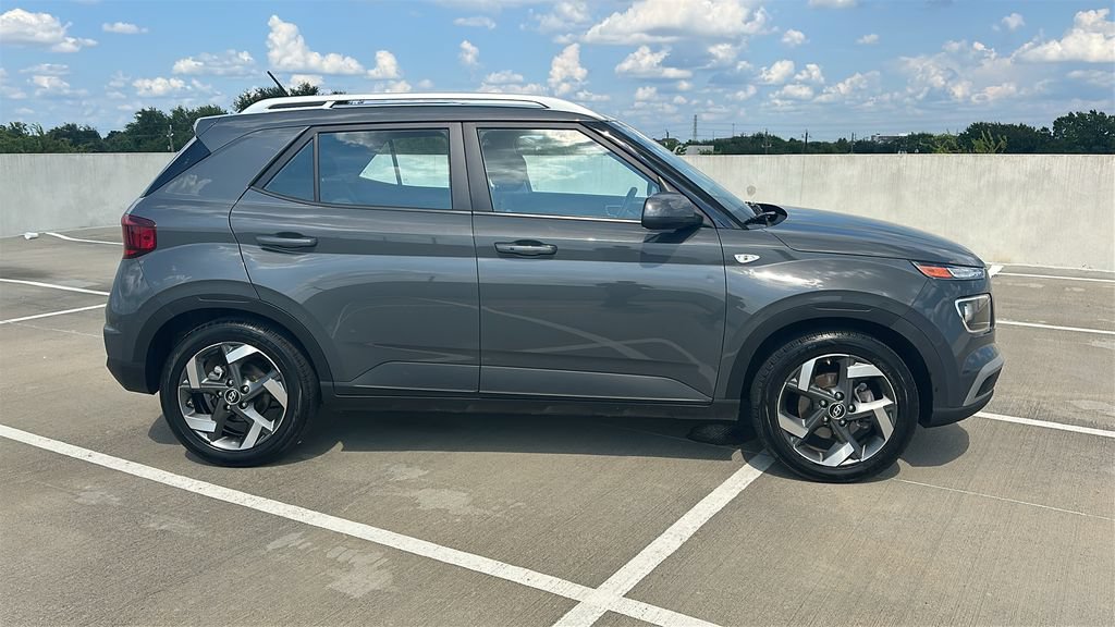 Used 2025 Hyundai Venue SEL FWD image 14