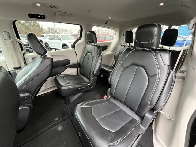 Used 2024 Chrysler Pacifica Touring-L image 69