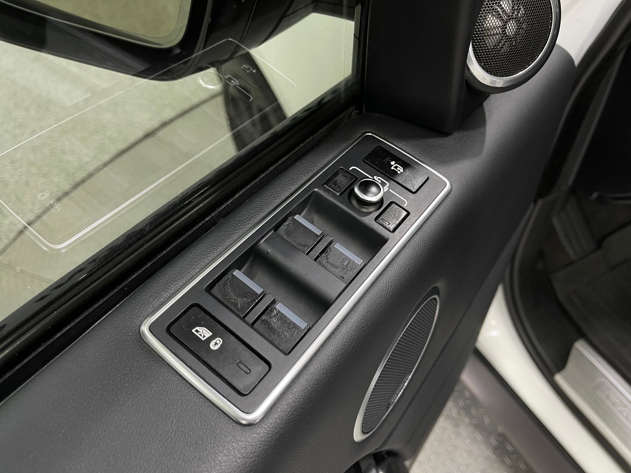 Used 2015 Land Rover Range Rover Supercharged AWD/4WD image 15