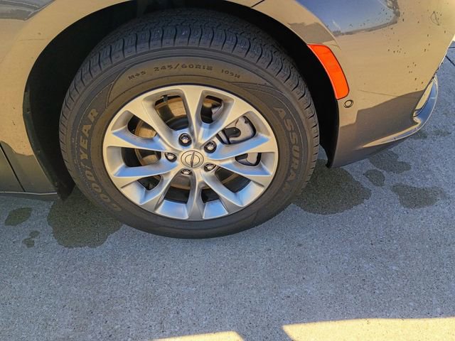 Used 2023 Chrysler Pacifica Touring-L image 20