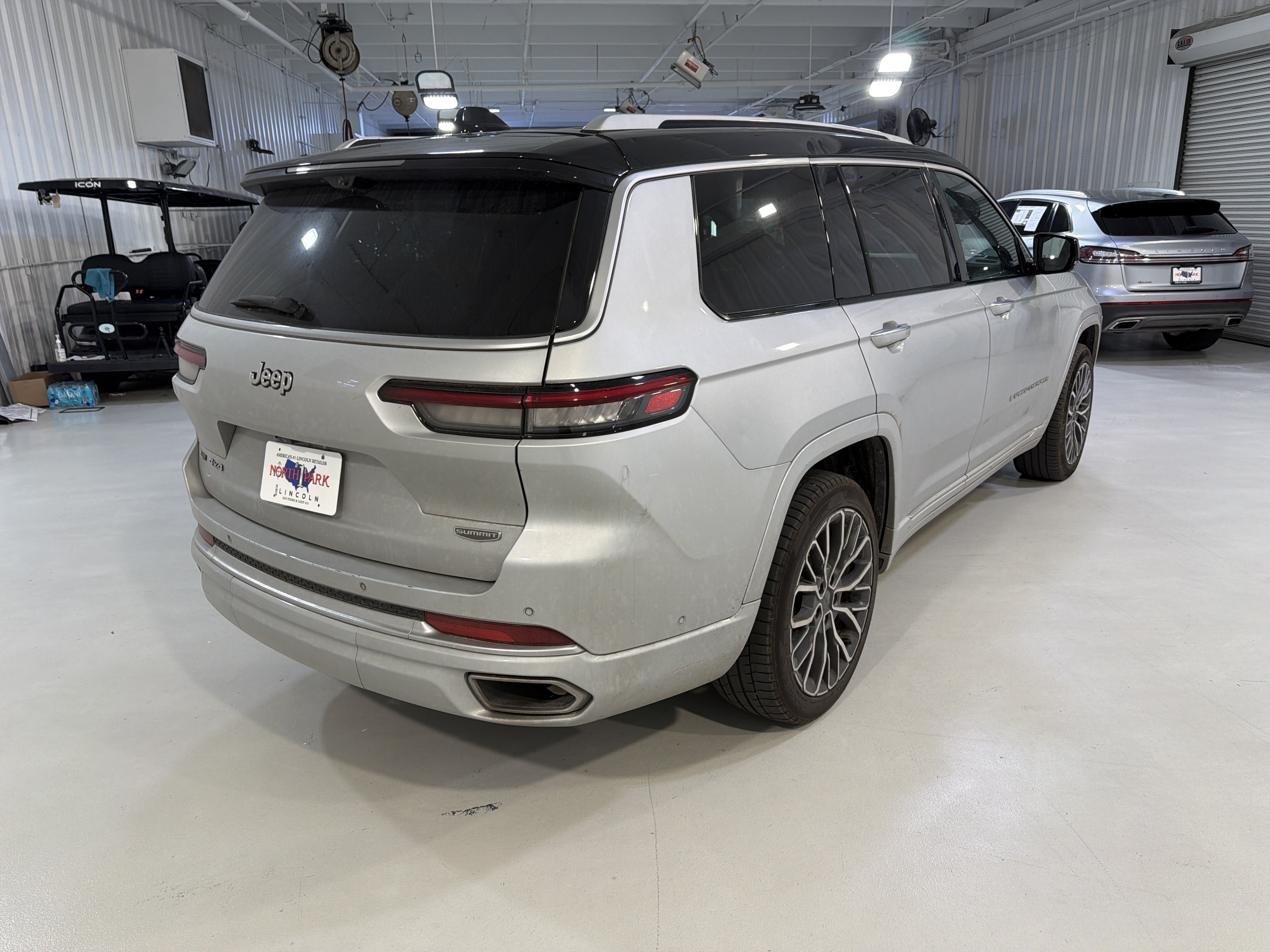 Used 2023 Jeep Grand Cherokee L Summit AWD/4WD image 5