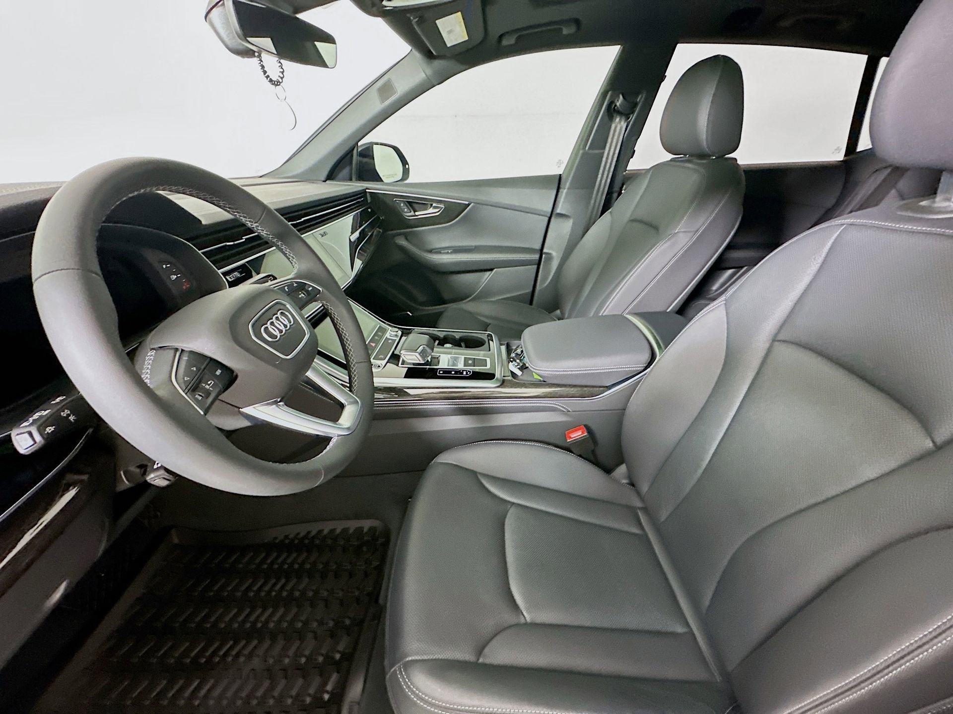 Used 2025 Audi Q8 Premium Plus image 22