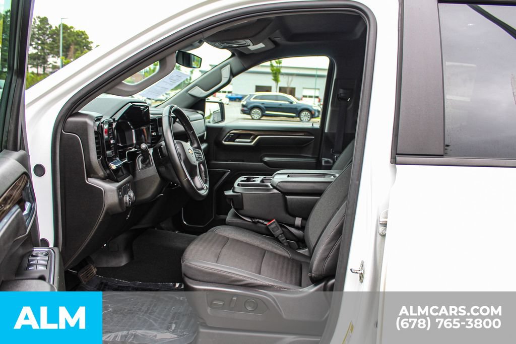 Used 2025 Chevrolet Silverado 1500 LT RWD image 16