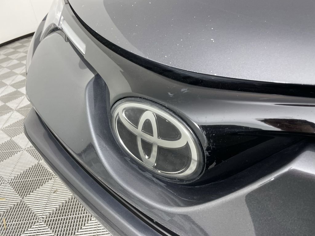 Used 2018 Toyota RAV4 LE w/ Carpet Mat Package image 28