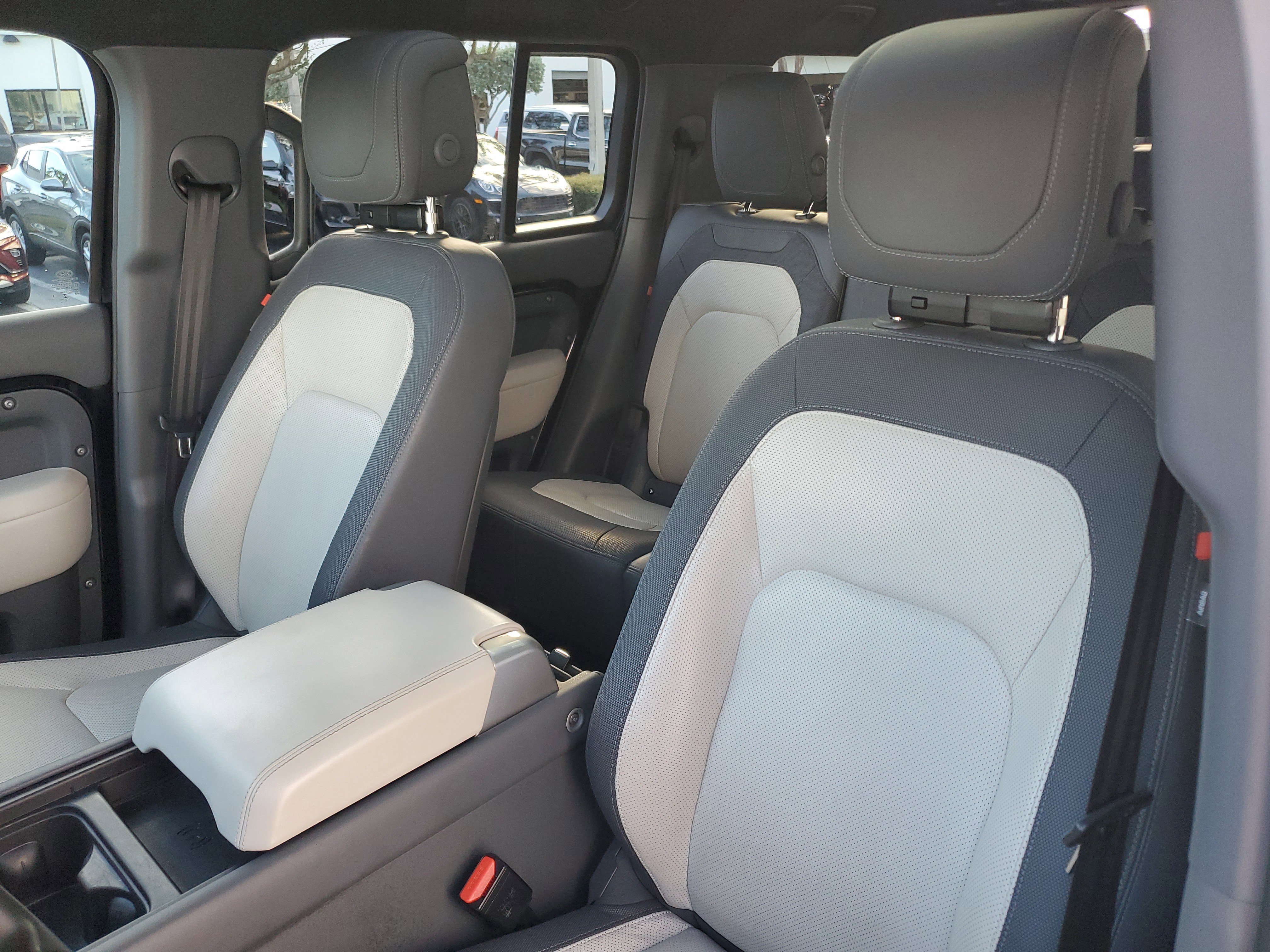 Used 2023 Land Rover Defender 130 X-Dynamic SE image 21