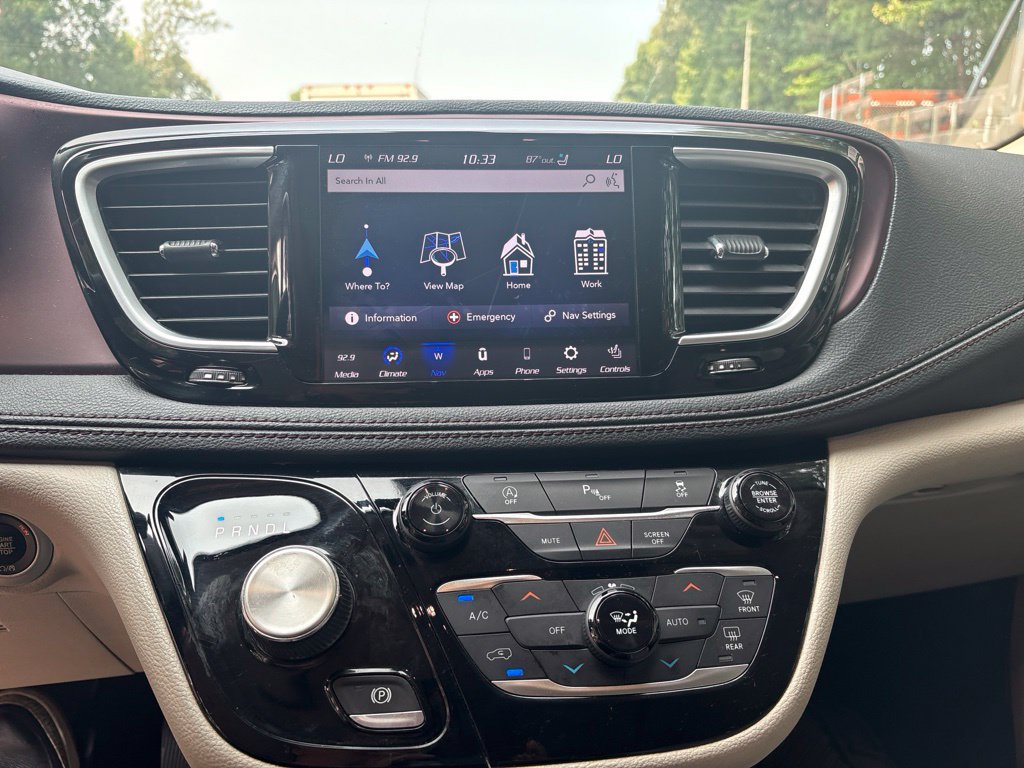 Used 2020 Chrysler Pacifica Limited FWD image 19