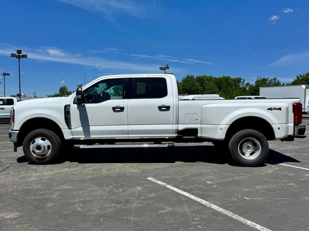 Used 2024 Ford F350 XLT AWD/4WD image 4