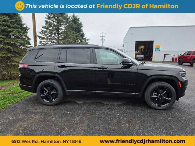 Used 2023 Jeep Grand Cherokee Limited w/ Trailer Tow Prep Group (B) AWD/4WD image 4