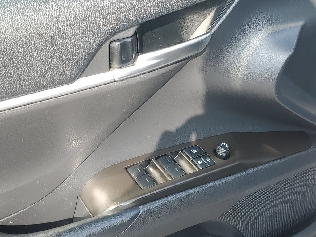 Used 2021 Toyota Camry SE w/ Cold Weather Package FWD image 6