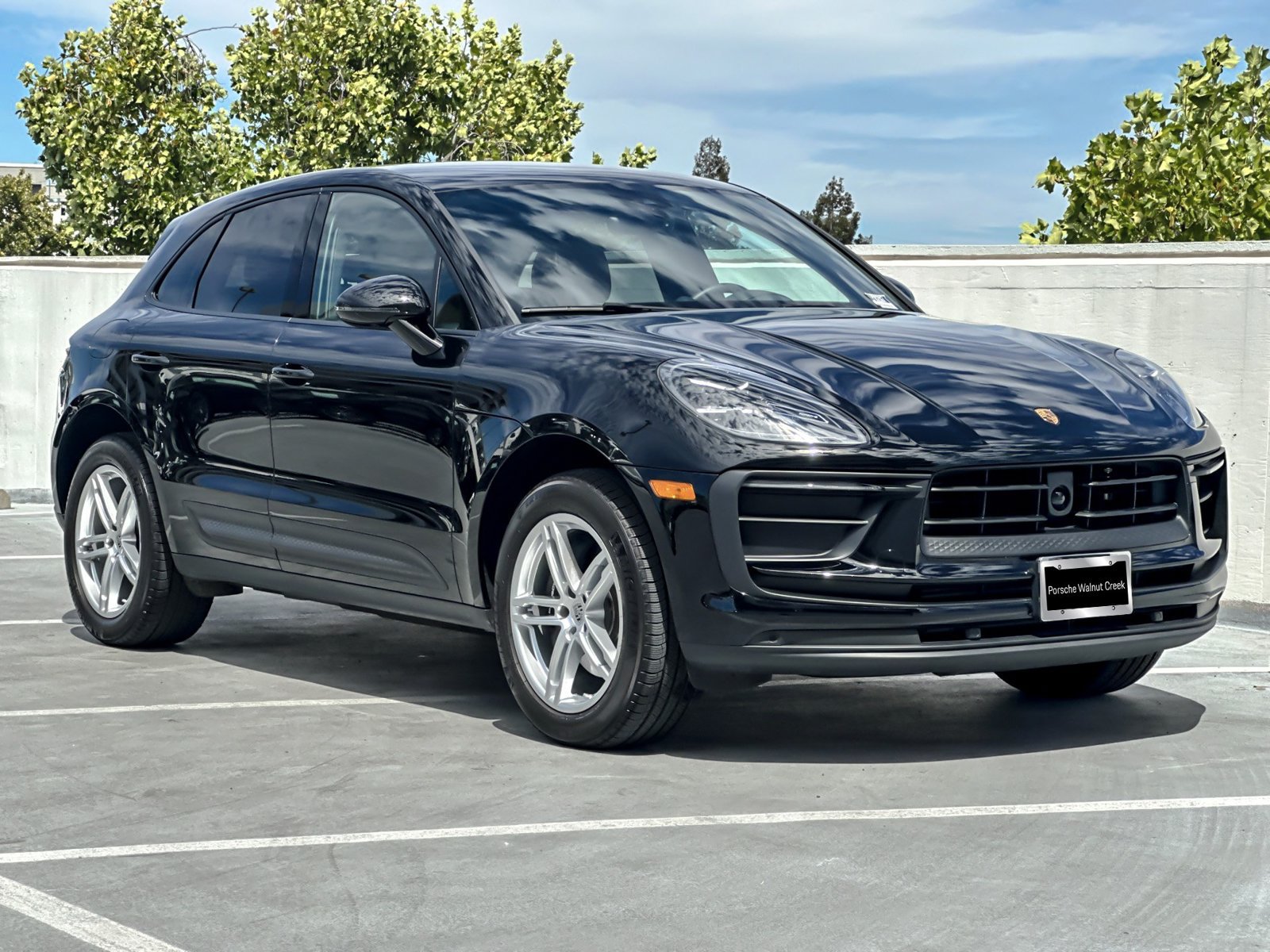 Certified 2026 Porsche Macan AWD/4WD image 11