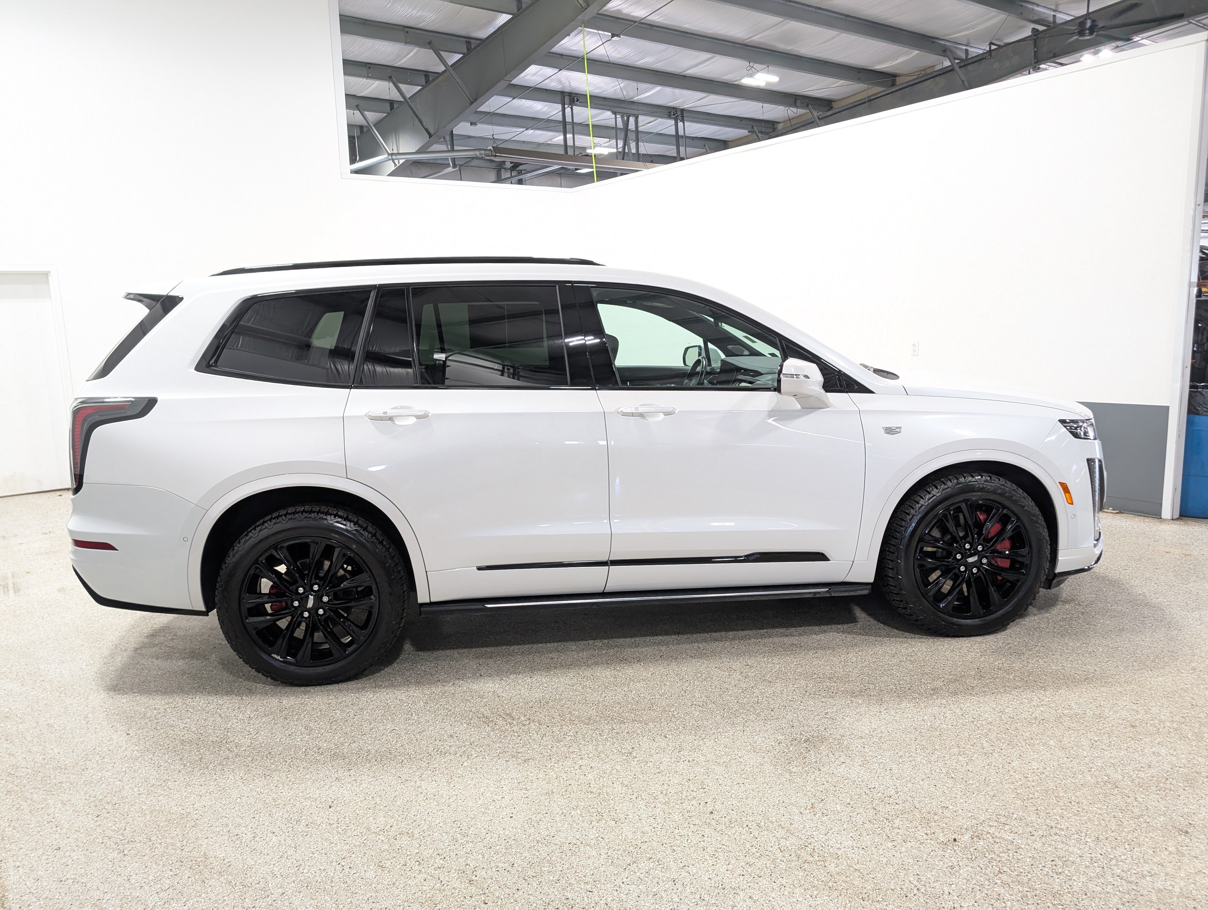 Used 2024 Cadillac XT6 Sport w/ LPO, ONYX Package AWD/4WD image 2