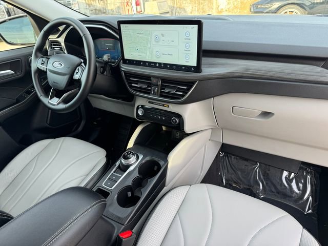 Certified 2025 Ford Escape SE w/ PHEV Premium Package image 20