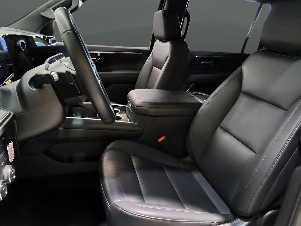Used 2025 Chevrolet Suburban Z71 AWD/4WD image 17