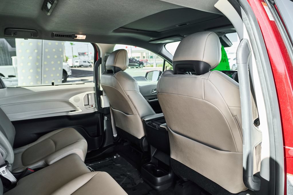 Used 2021 Toyota Sienna XLE w/ XLE Plus Package FWD image 18
