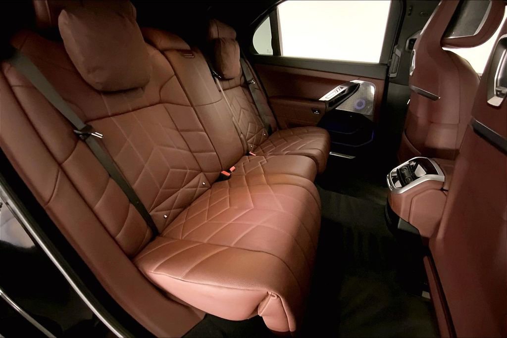 Certified 2023 BMW i7 xDrive60 AWD/4WD image 15