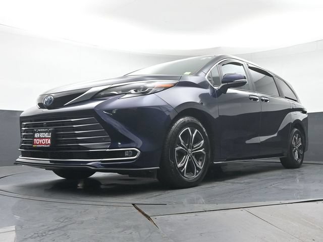 Certified 2025 Toyota Sienna Platinum AWD/4WD image 39