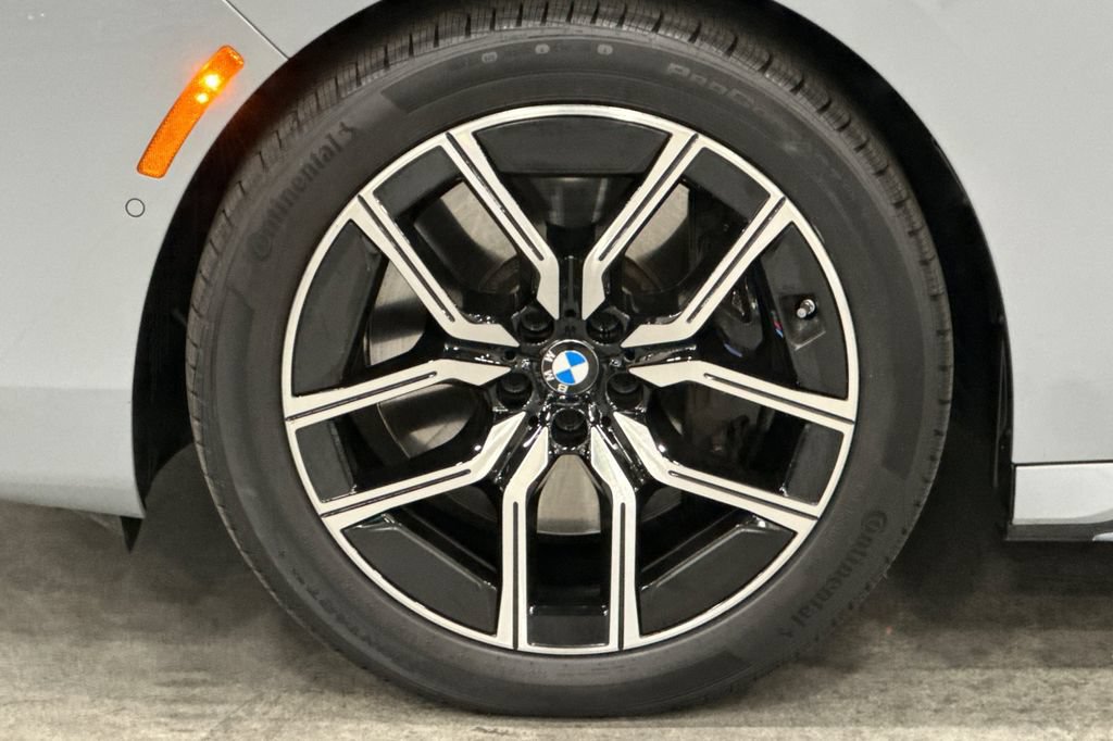 Used 2024 BMW 760i xDrive w/ Executive Package AWD/4WD image 33