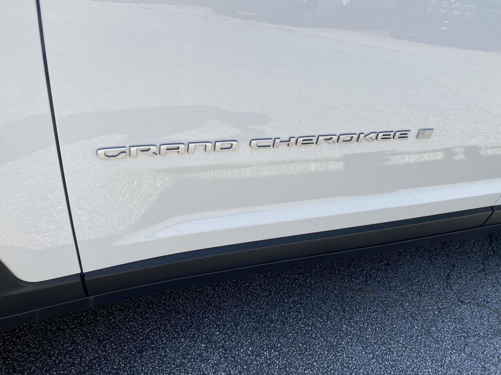 New 2025 Jeep Grand Cherokee Laredo X w/ Luxury Tech Group I image 21