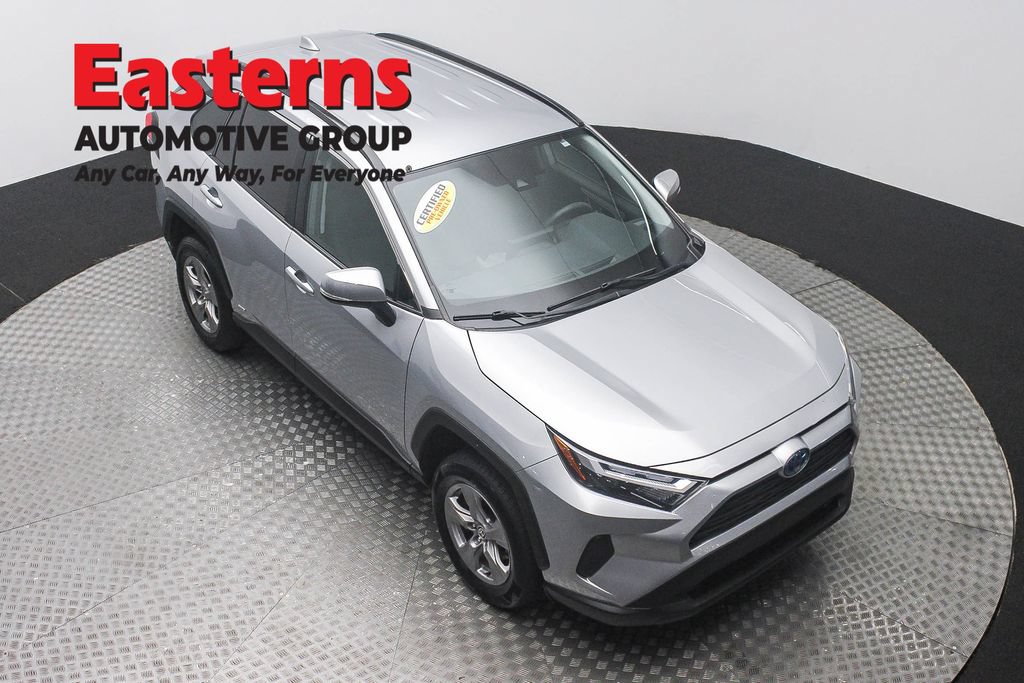 Used 2024 Toyota RAV4 XLE AWD/4WD image 3