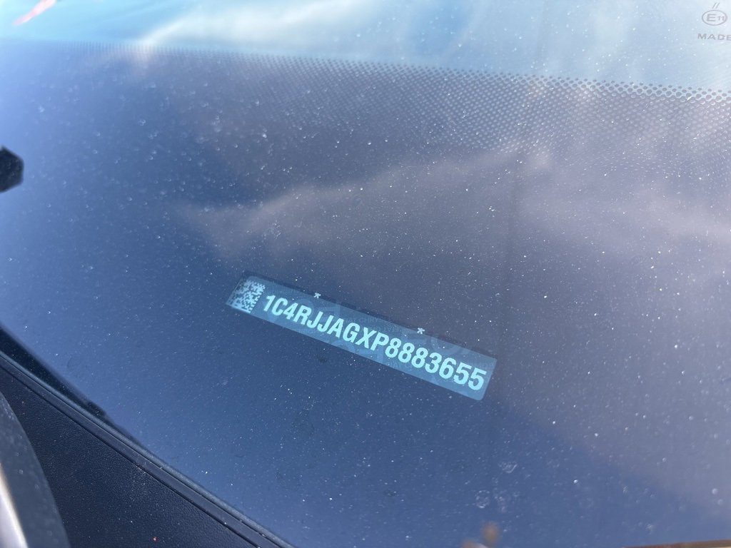 Used 2023 Jeep Grand Cherokee L Laredo image 9