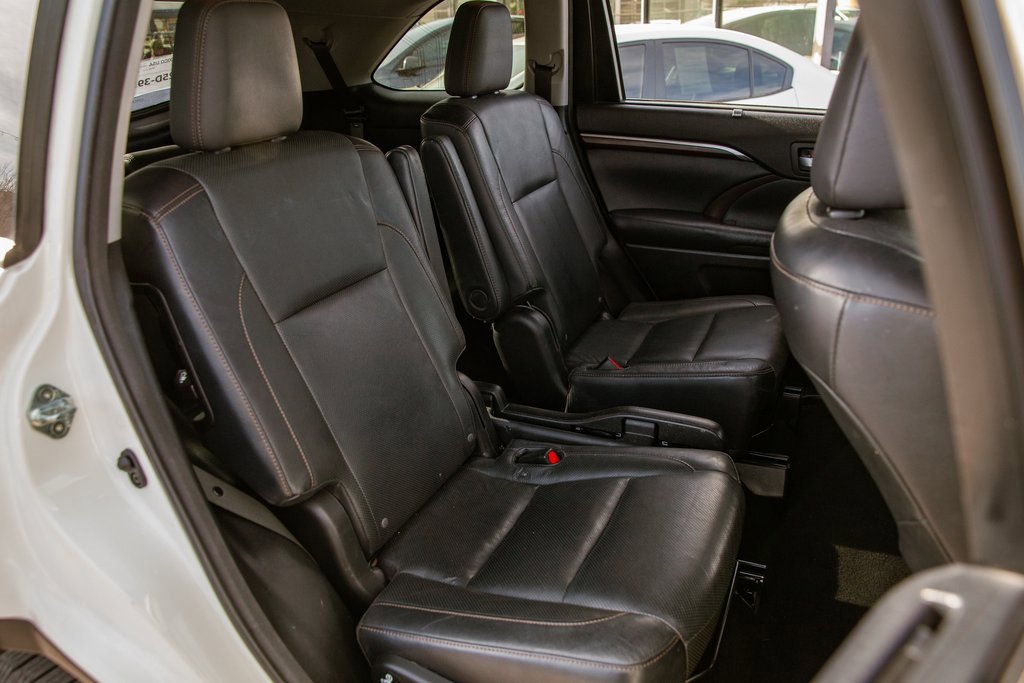 Used 2015 Toyota Highlander Limited image 12