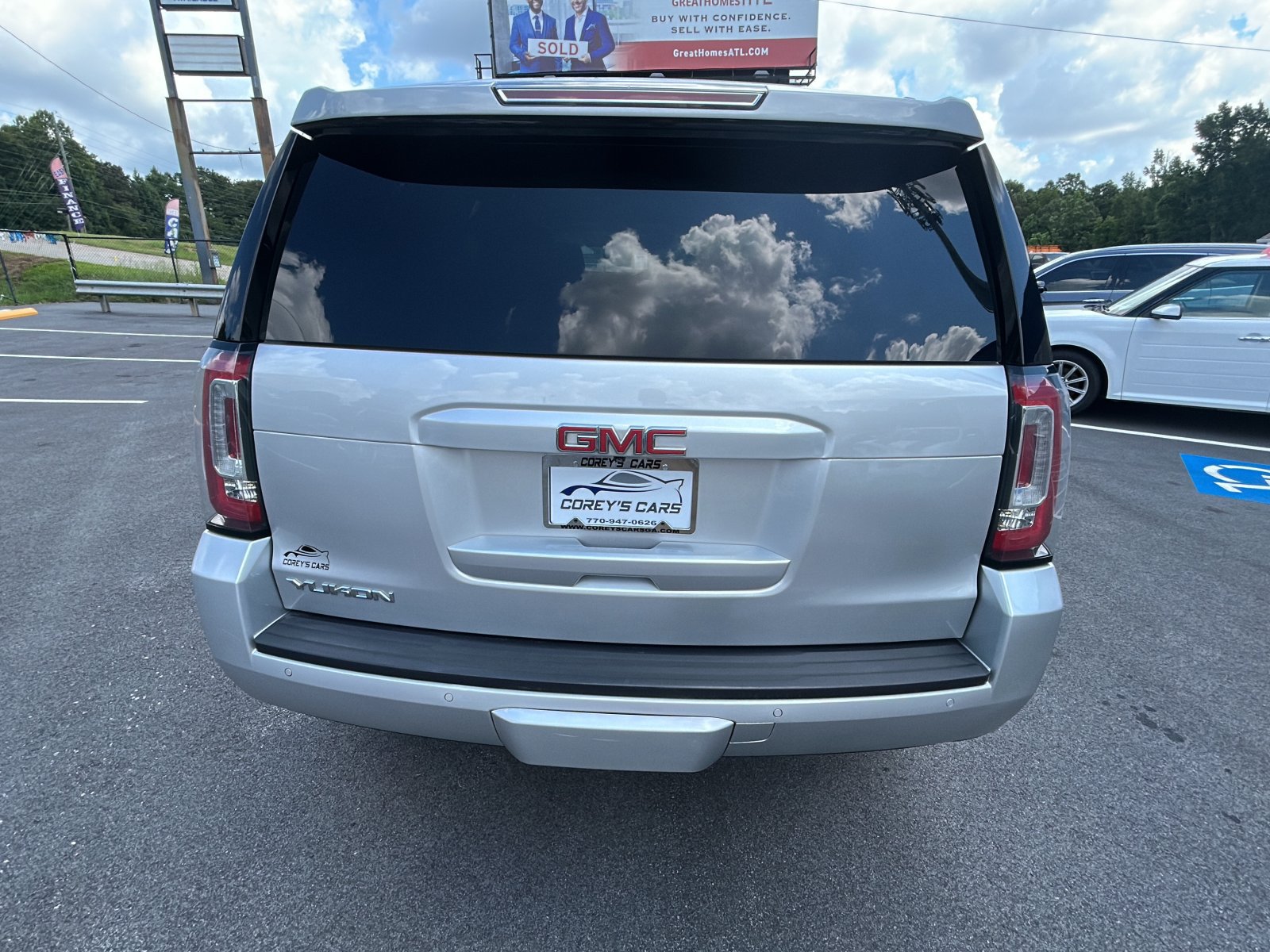 Used 2017 GMC Yukon SLT AWD/4WD image 4