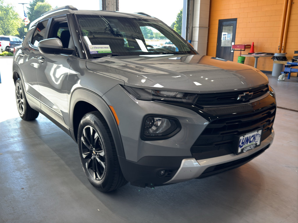 Used 2023 Chevrolet TrailBlazer LT w/ LPO, Blackout Package AWD/4WD image 7
