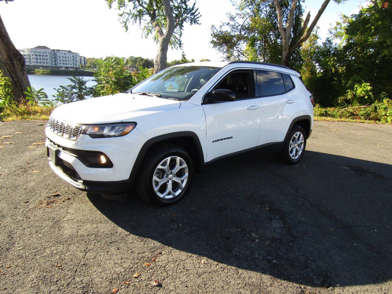 Used 2024 Jeep Compass Latitude AWD/4WD image 35