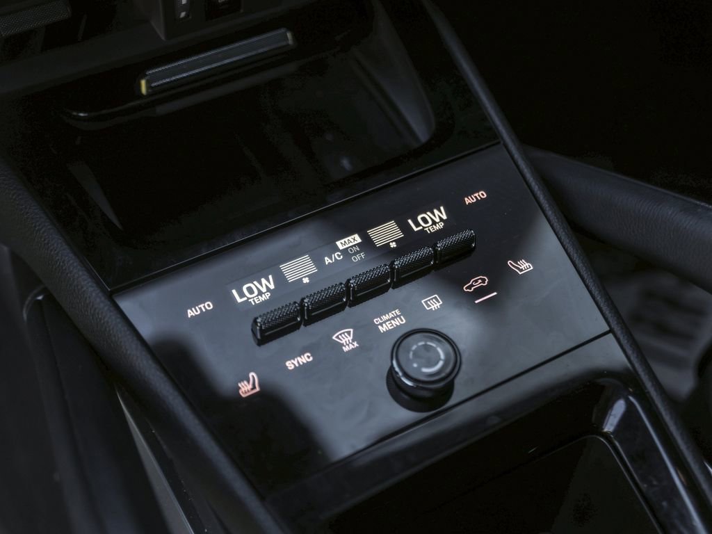 Certified 2024 Porsche Cayenne AWD/4WD image 26