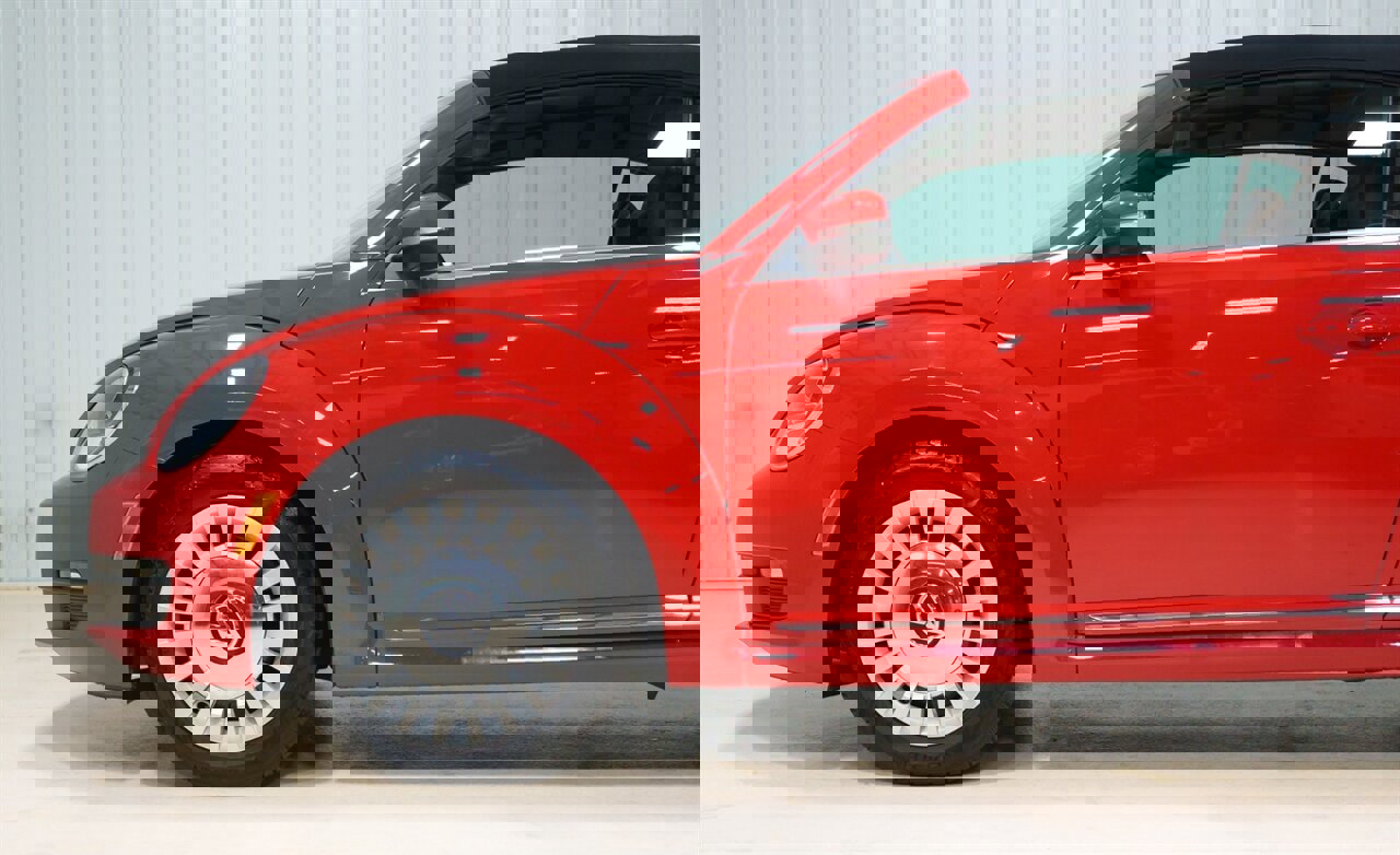 Used 2013 Volkswagen Beetle 2.5 image 3