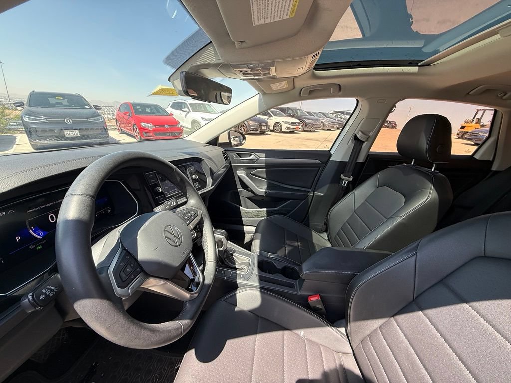 Used 2024 Volkswagen Jetta SE FWD image 17