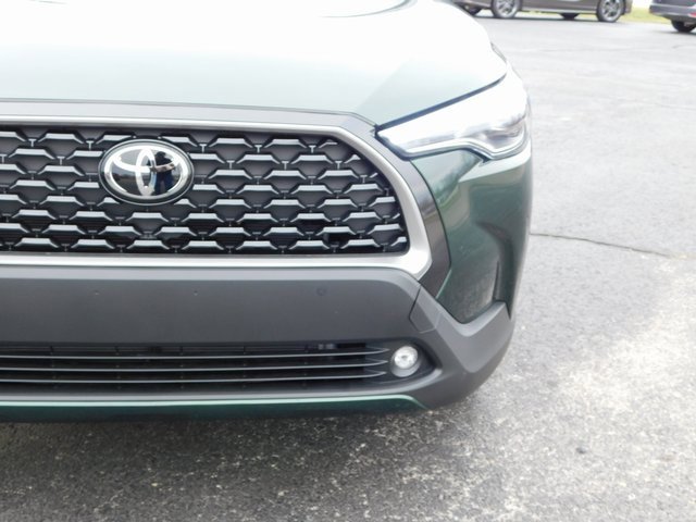 Used 2025 Toyota Corolla Cross XLE w/ Convenience Package image 9