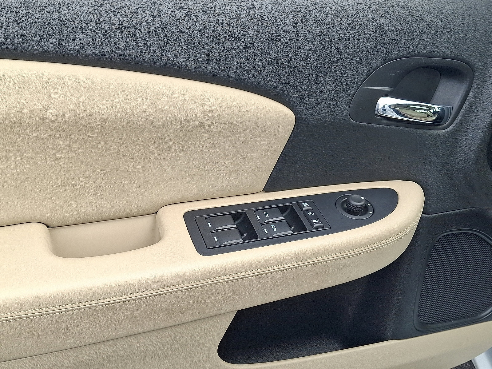 Used 2013 Chrysler 200 Limited w/ Sun/Sound Group image 12