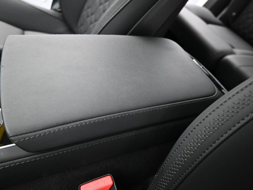 Used 2025 Volvo XC90 B5 Plus image 34