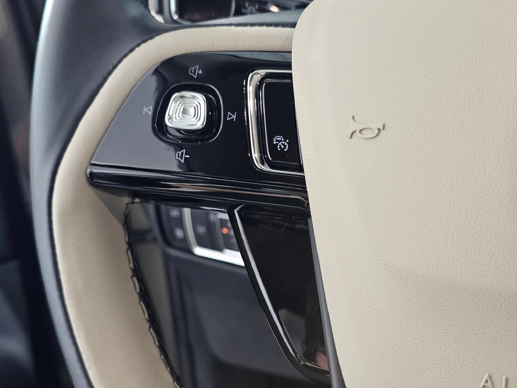 Certified 2025 Lincoln Corsair Grand Touring AWD/4WD image 29