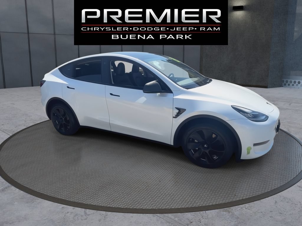 Used 2023 Tesla Model Y Long Range AWD/4WD image 2
