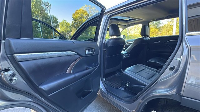Used 2017 Toyota Highlander Limited image 38