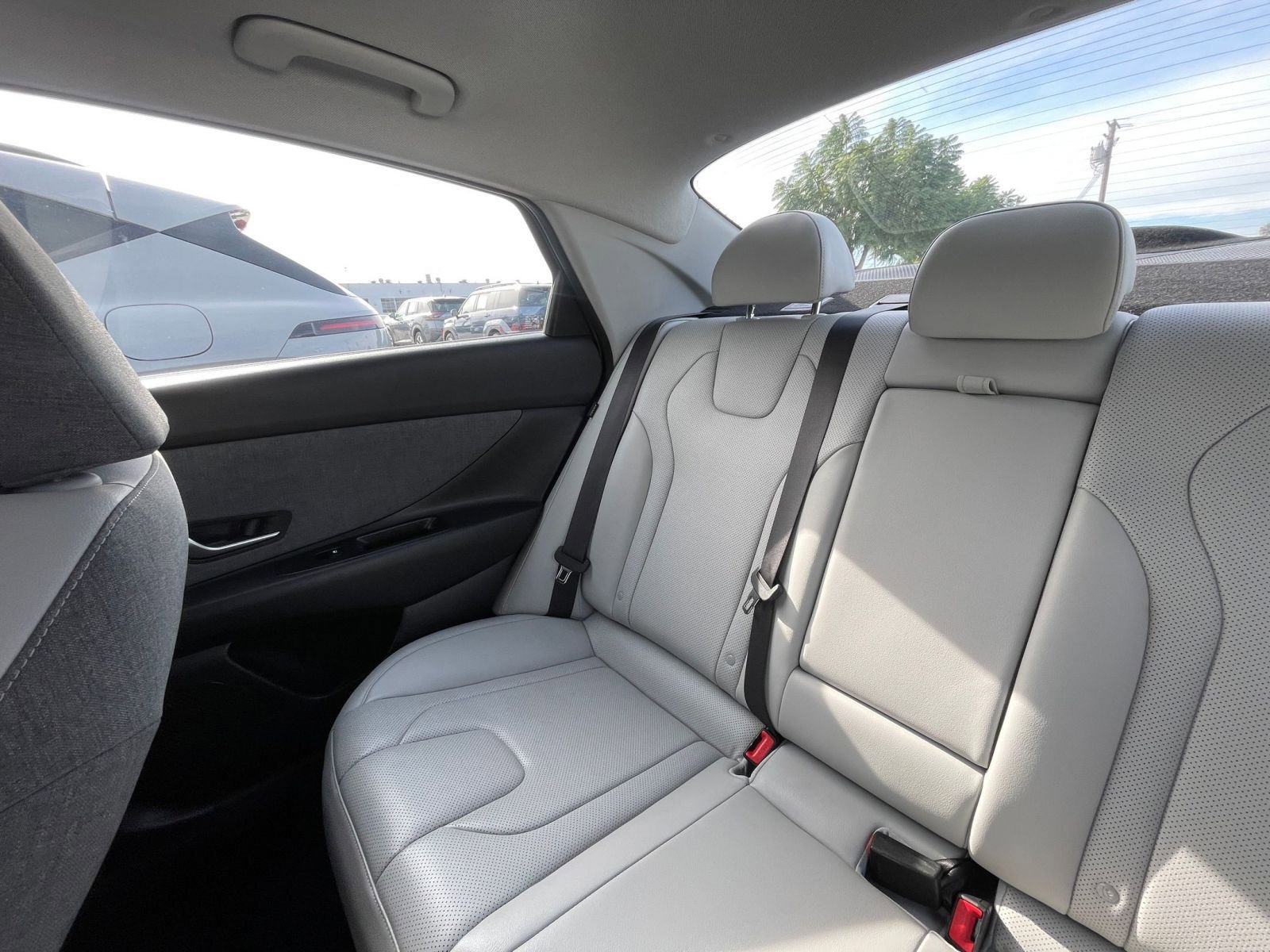 Used 2025 Hyundai Elantra Limited image 39