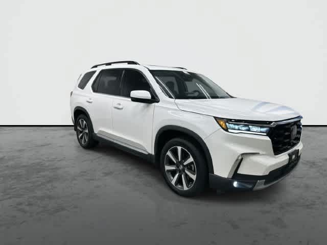 Certified 2025 Honda Pilot Touring image 5