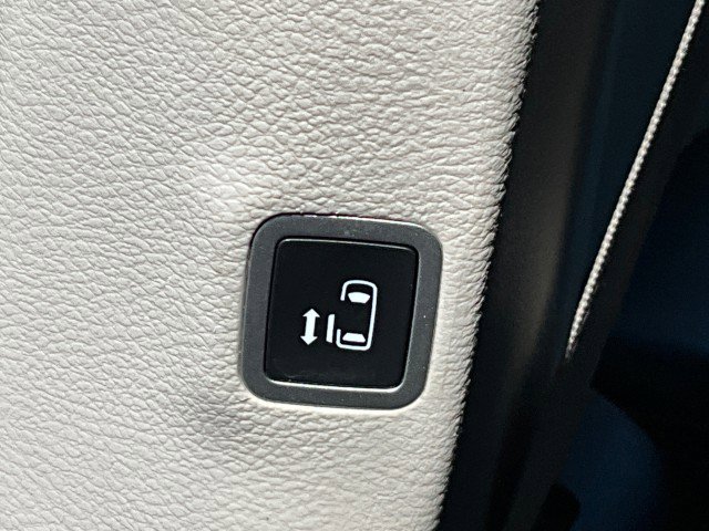 Used 2021 Chrysler Voyager Lxi FWD image 33
