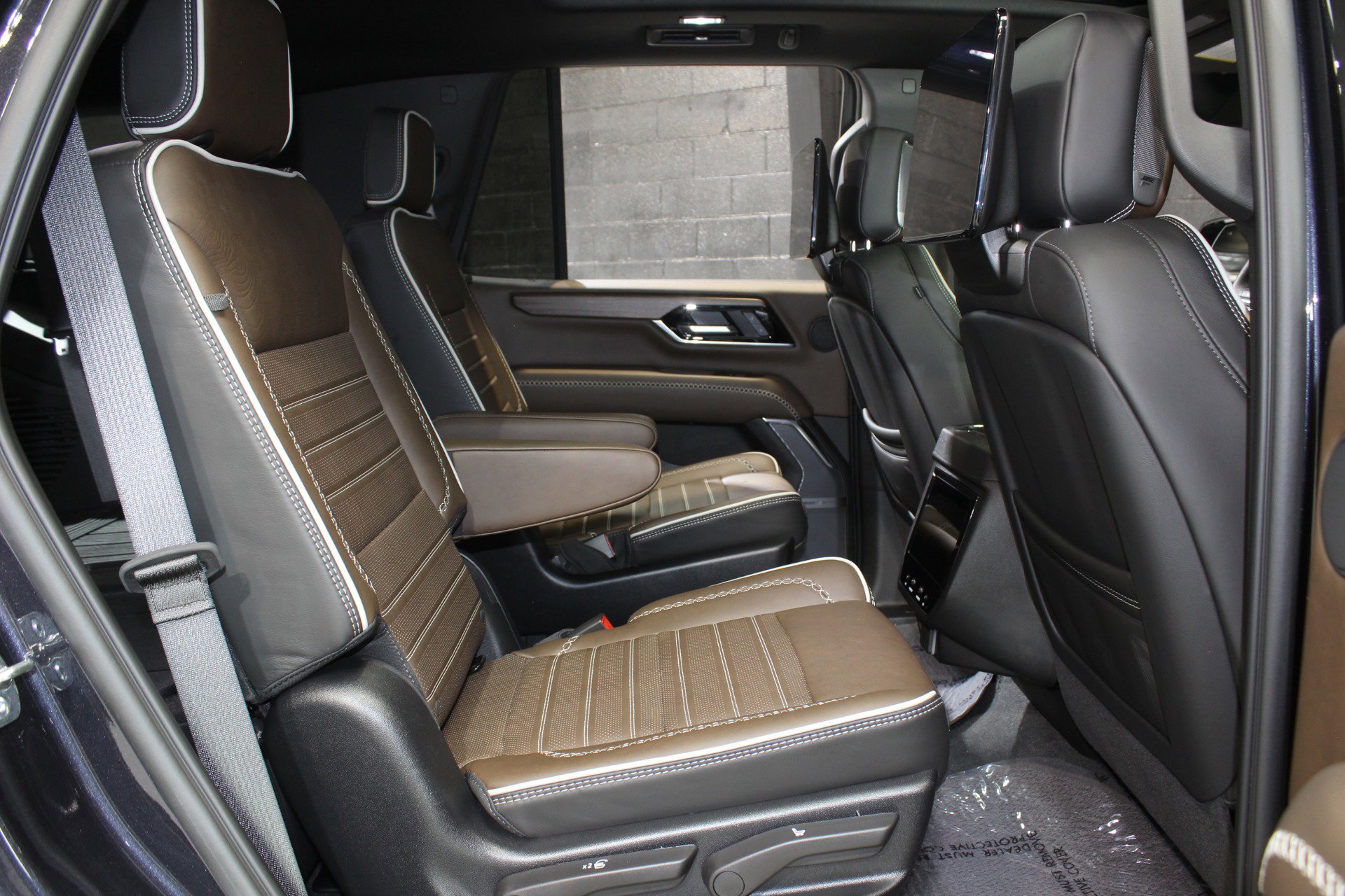 Used 2025 GMC Yukon Denali Ultimate w/ LPO, Floor Liner Package AWD/4WD image 50