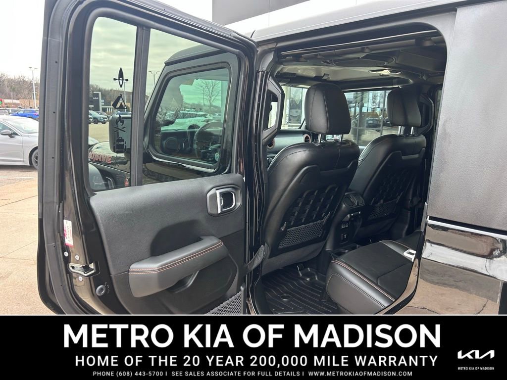 Used 2023 Jeep Gladiator Mojave w/ Cold Weather Group image 31