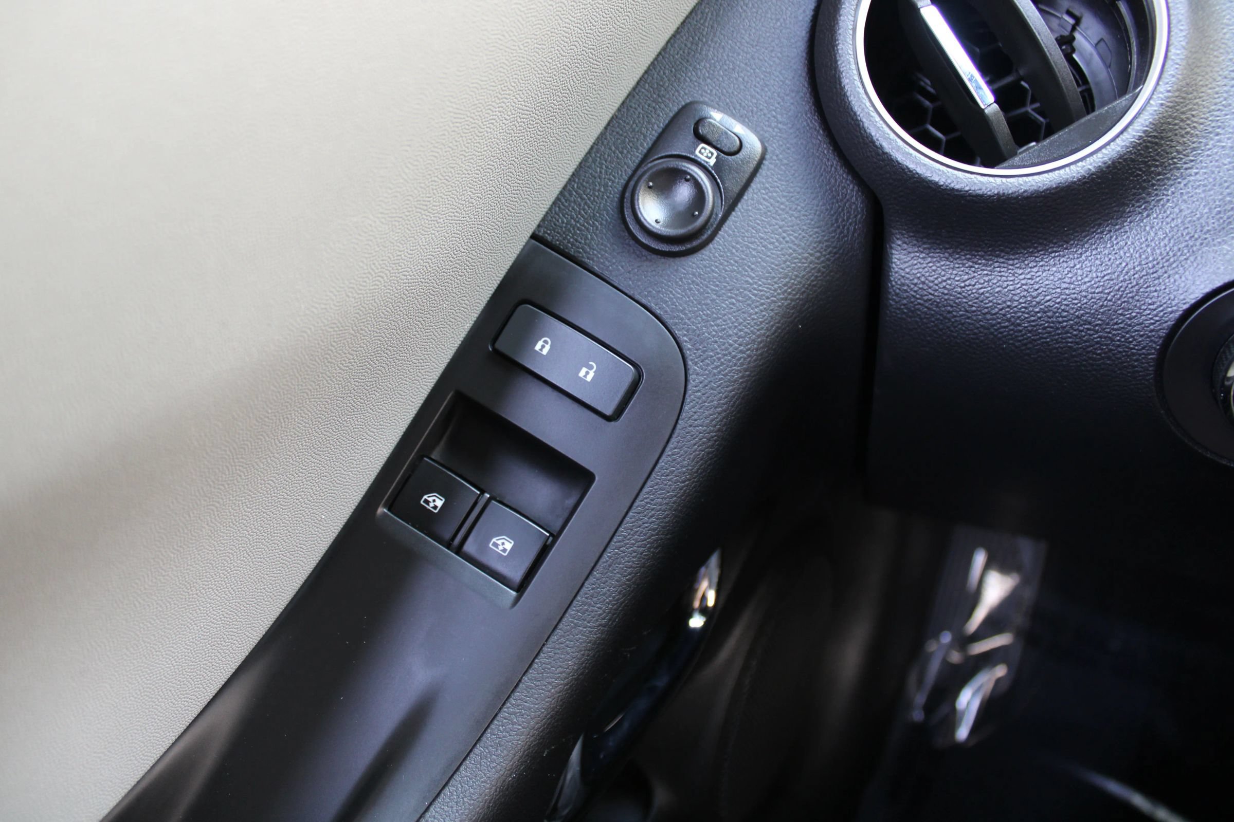 Used 2015 Chevrolet Camaro LS RWD image 31