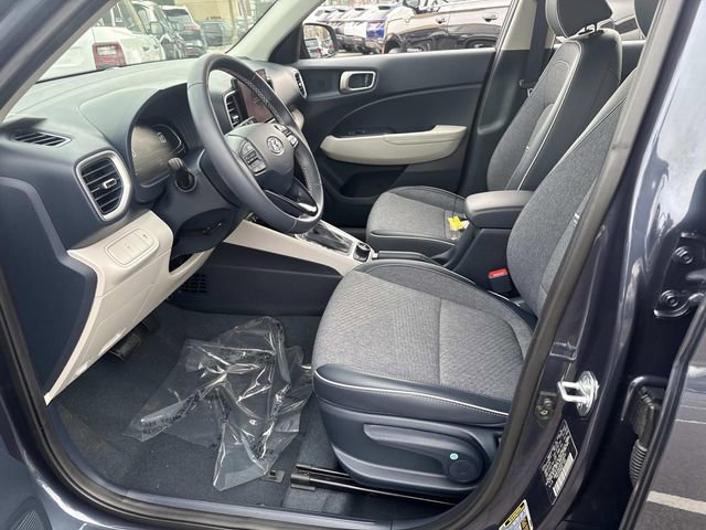 Used 2023 Hyundai Venue Limited image 17