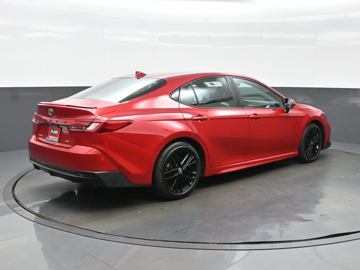 Used 2025 Toyota Camry SE FWD image 6