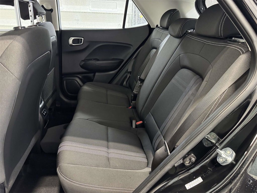 Used 2024 Hyundai Venue SEL image 18