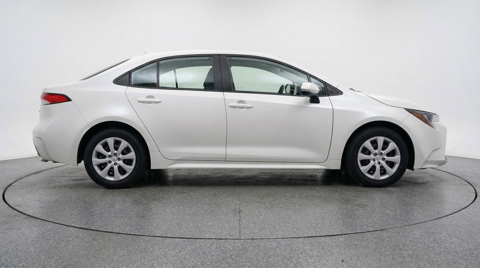 Used 2025 Toyota Corolla LE image 11