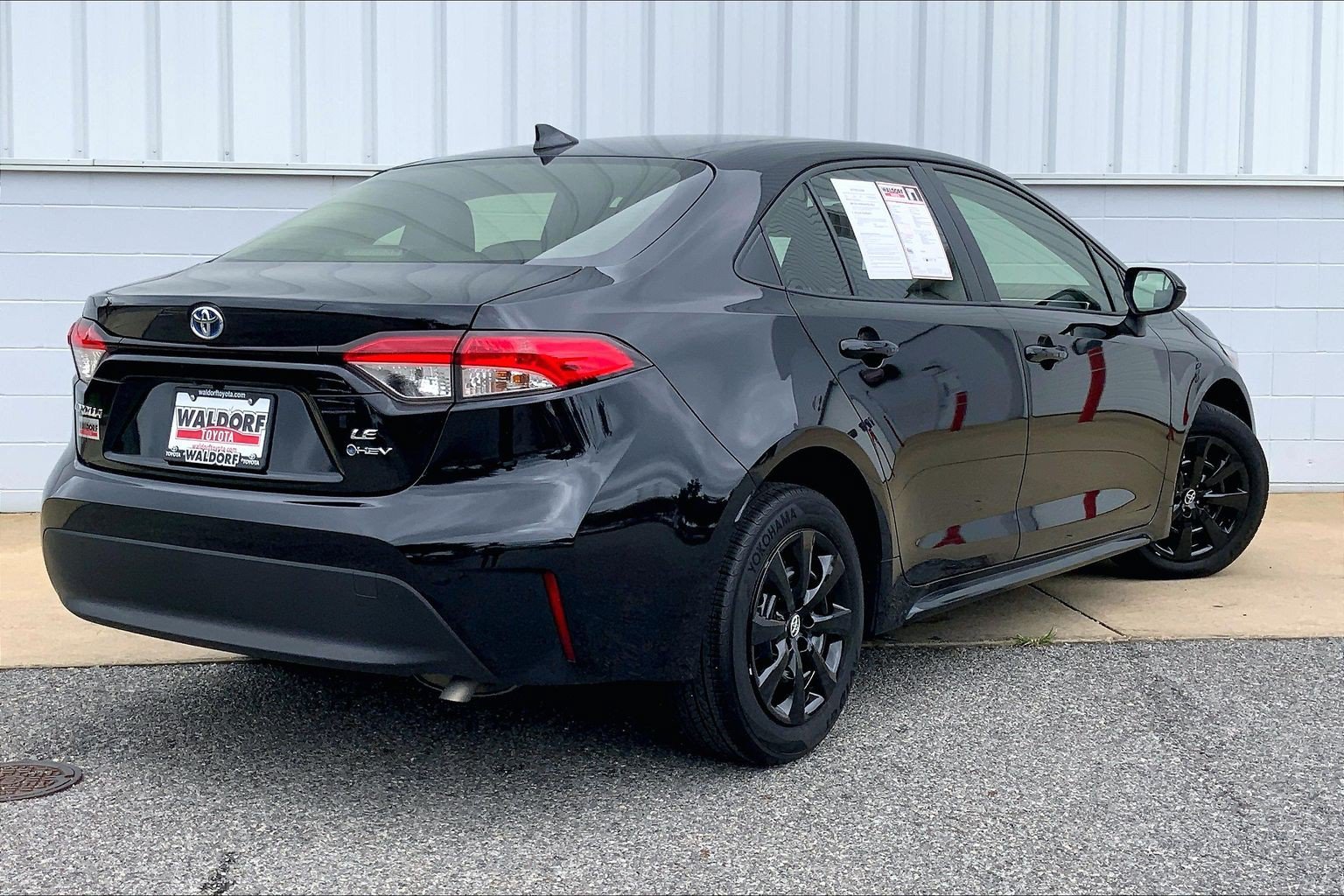 Used 2025 Toyota Corolla LE FWD image 17