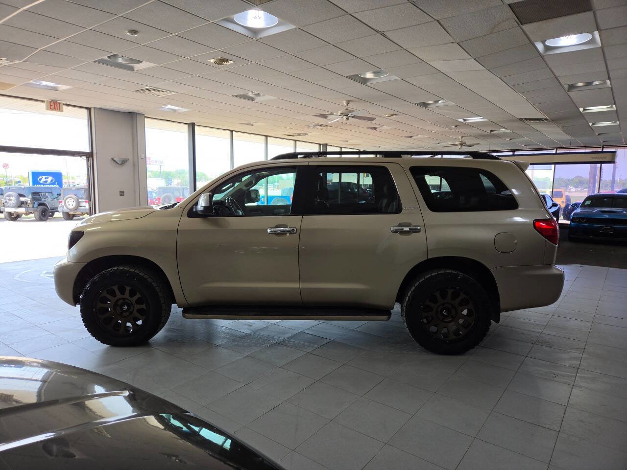 Used 2011 Toyota Sequoia Platinum AWD/4WD image 4