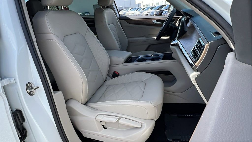 New 2026 Volkswagen Atlas SE image 8